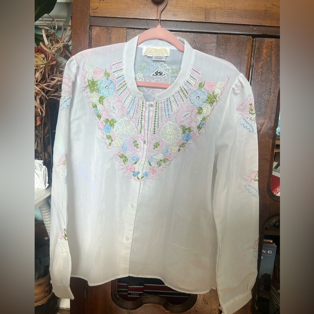 Vintage International Apparel Embroidered Button Up Blouse White 44" Chest